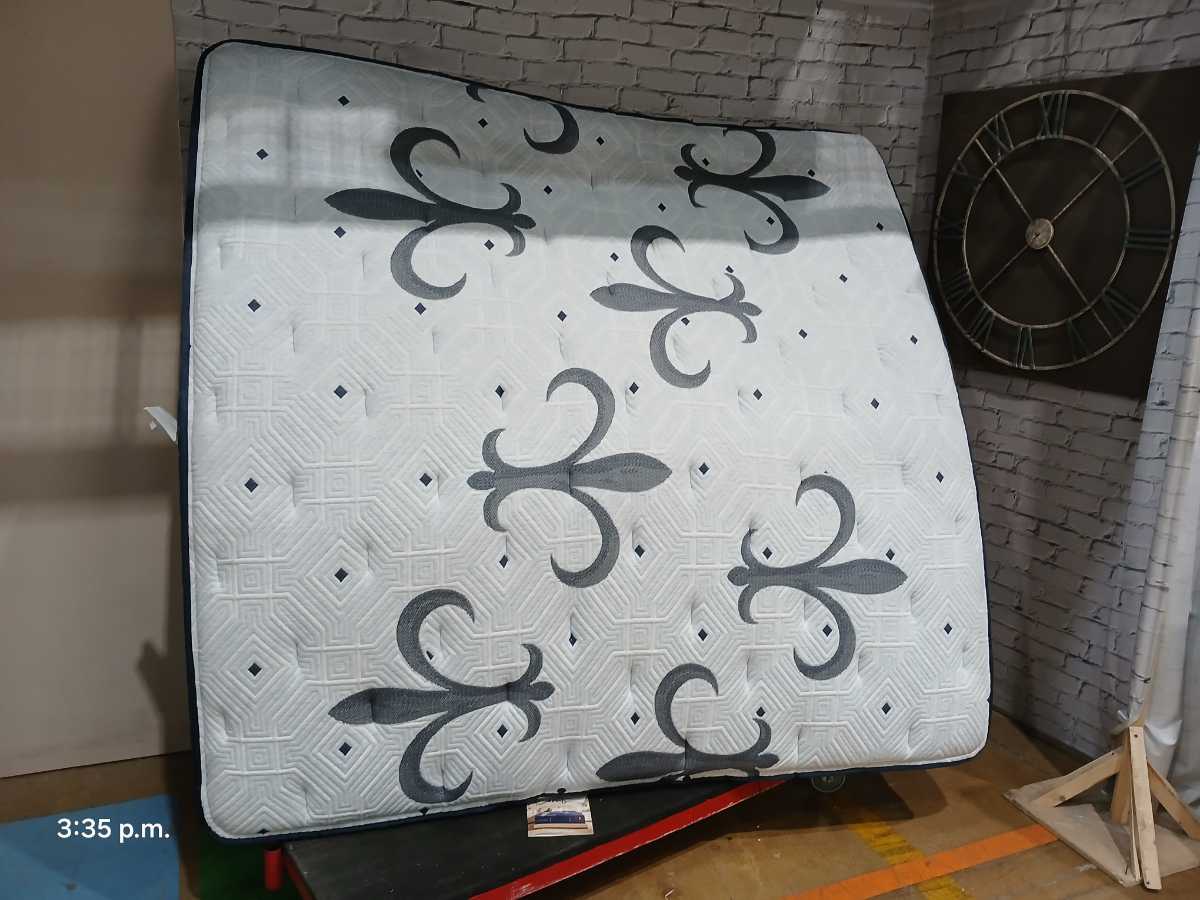 Stearns & Foster® Estate Tight Top Catelyn 13.5 inch Mattress - King - Gallery Image 2